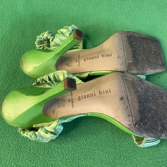 Gianni Bini Green Ruffled Heels size 8 - Picture 4 of 5